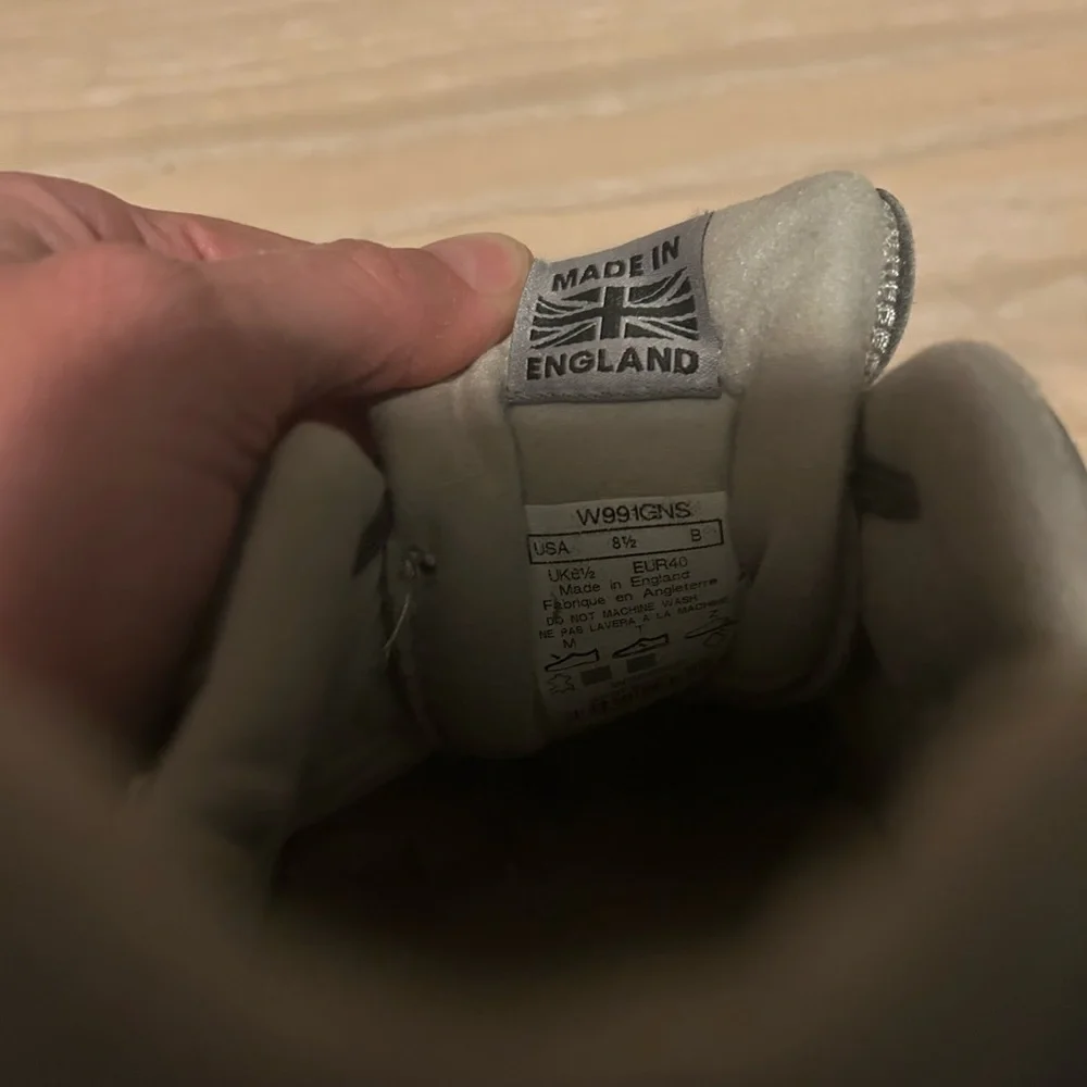 New Balance 991 Women's Sneakers - Black and Gray - Picture 3 of 3